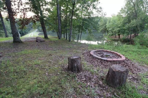 9942 Schrand LN, Williamsburg, MO 63388