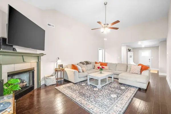 2365 Colston Dr, Clarksville, TN 37042