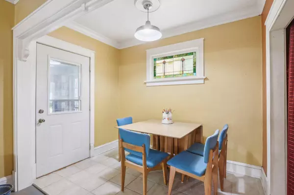 2010 N 55th St, Milwaukee, WI 53208