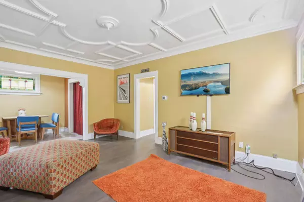 2010 N 55th St, Milwaukee, WI 53208