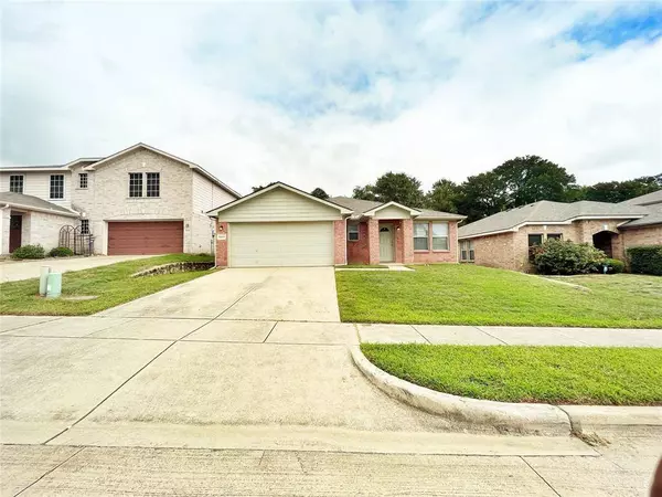 8013 Sartain Drive, Fort Worth, TX 76120