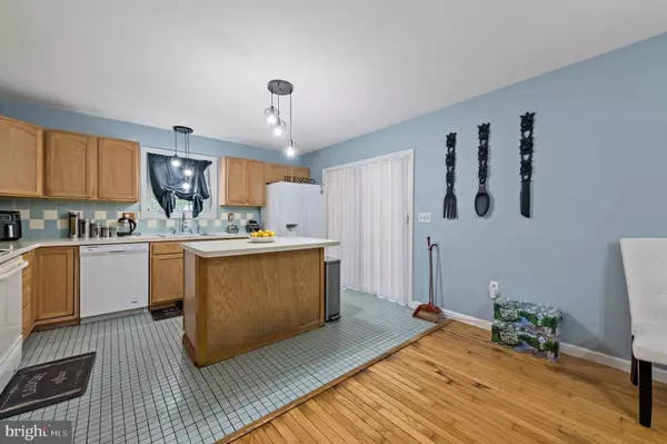 1215 BARTONSVILLE WOODS RD, Bartonsville, PA 18321