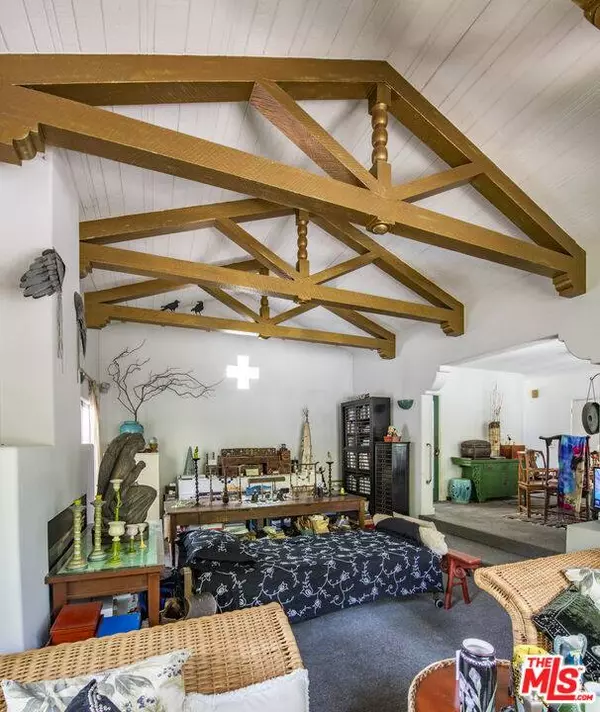 1800 Benedict Canyon Dr, Beverly Hills, CA 90210