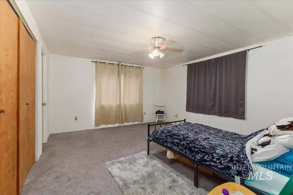 1750 Fairview Ave, Fruitland, ID 83619