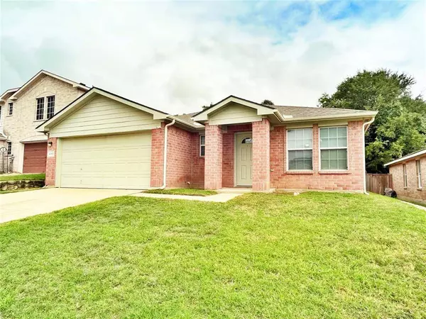 8013 Sartain Drive, Fort Worth, TX 76120