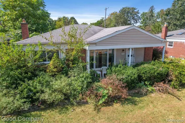 253 REDWOOD Drive, Troy, MI 48083