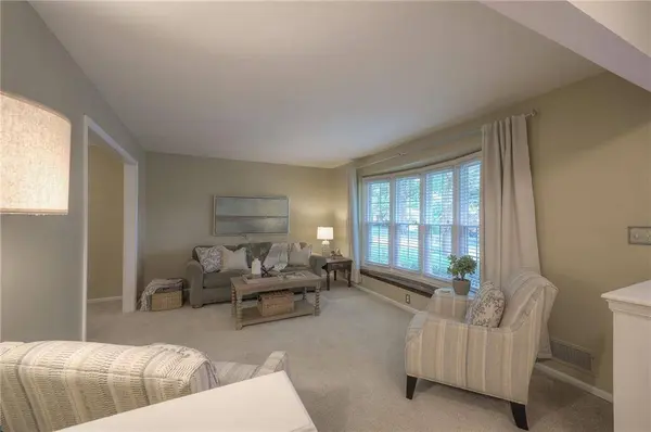 12800 St. Andrews DR, Kansas City, MO 64145