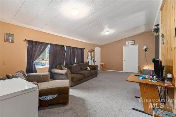 1750 Fairview Ave, Fruitland, ID 83619