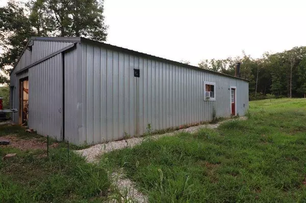 9942 Schrand LN, Williamsburg, MO 63388