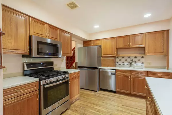 407 W Berkley DR, Arlington Heights, IL 60004