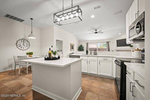 8365 SWANTON LN, Jacksonville, FL 32244