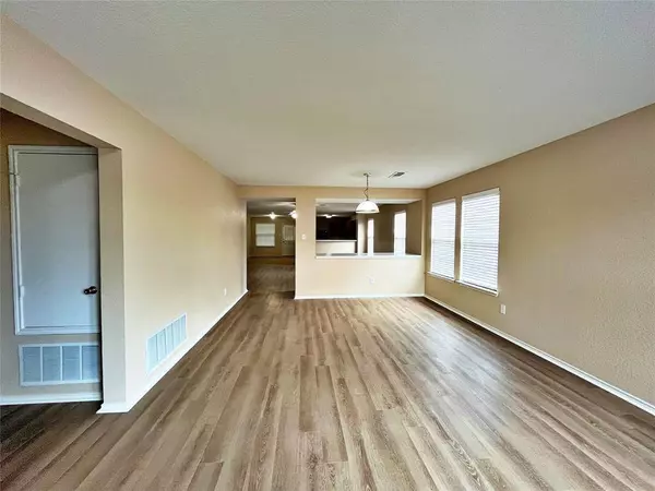 8013 Sartain Drive, Fort Worth, TX 76120