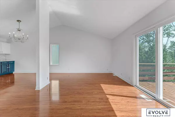 7571 Bondesson Street, Omaha, NE 68122