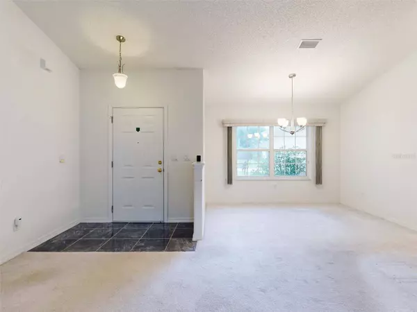 83 SPINNAKER CIR, South Daytona, FL 32119