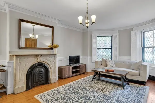 104 Pembroke St #2, Boston, MA 02118
