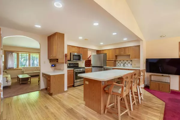 407 W Berkley DR, Arlington Heights, IL 60004