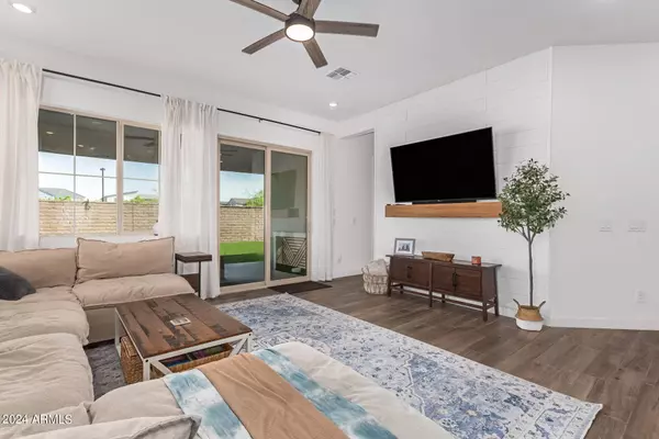 1552 E LODGEPOLE Drive, Gilbert, AZ 85298