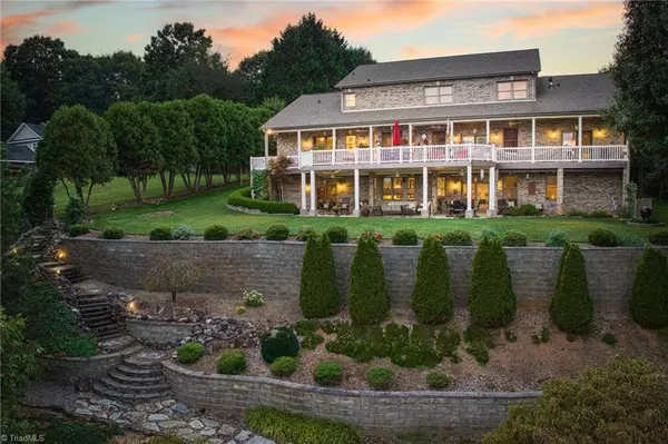 34 Sand Bar DR, Taylorsville, NC 28681