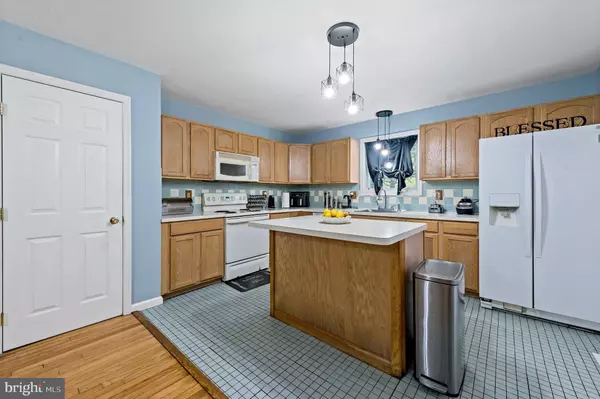 1215 BARTONSVILLE WOODS RD, Bartonsville, PA 18321