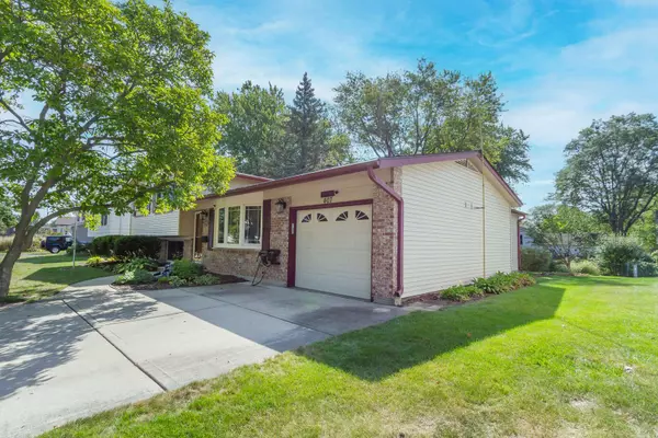 407 W Berkley DR, Arlington Heights, IL 60004