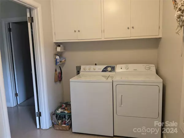 350 S main AVE, Newton, NC 28658