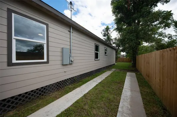 8321 Comal ST, Houston, TX 77051