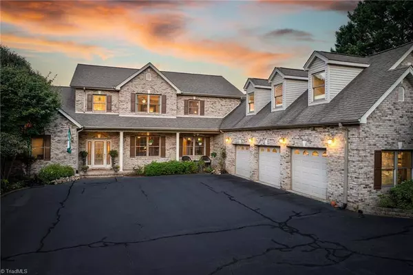 34 Sand Bar DR, Taylorsville, NC 28681