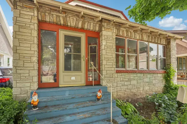 2010 N 55th St, Milwaukee, WI 53208