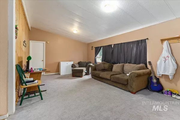 1750 Fairview Ave, Fruitland, ID 83619