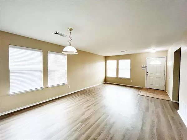 8013 Sartain Drive, Fort Worth, TX 76120