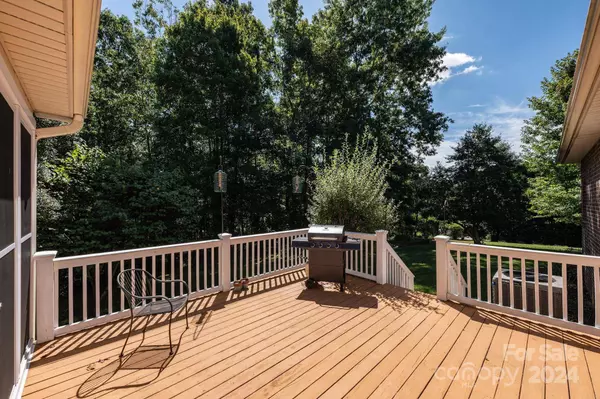 6160 Hayden DR NE, Hickory, NC 28601