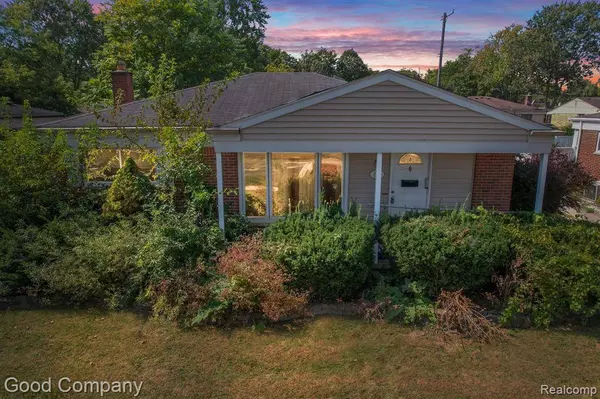 253 REDWOOD Drive, Troy, MI 48083