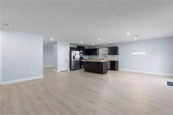 7043 Gauntlet ST SW, Massillon, OH 44646