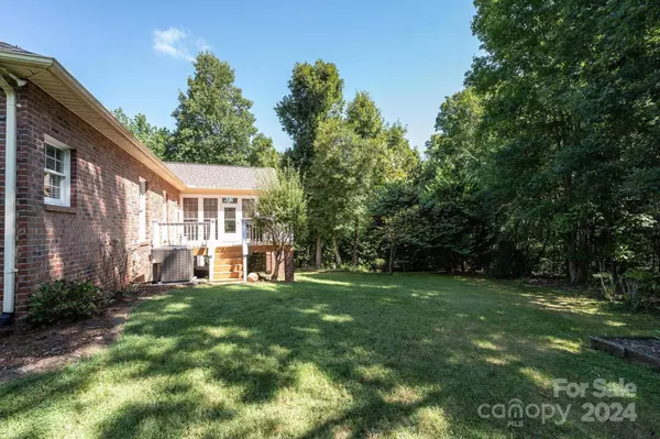 6160 Hayden DR NE, Hickory, NC 28601