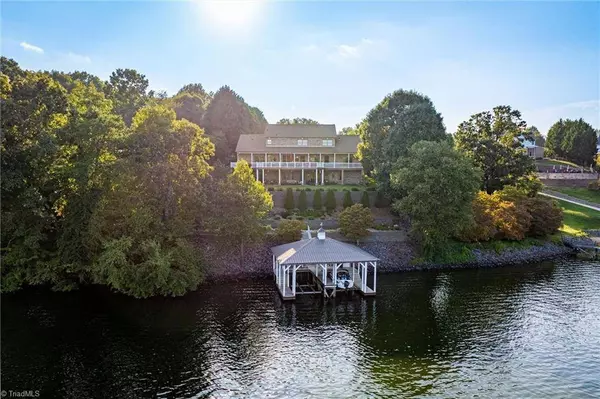 34 Sand Bar DR, Taylorsville, NC 28681