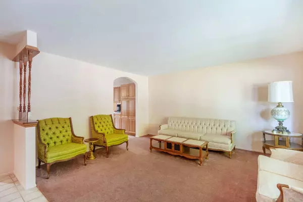 407 W Berkley DR, Arlington Heights, IL 60004