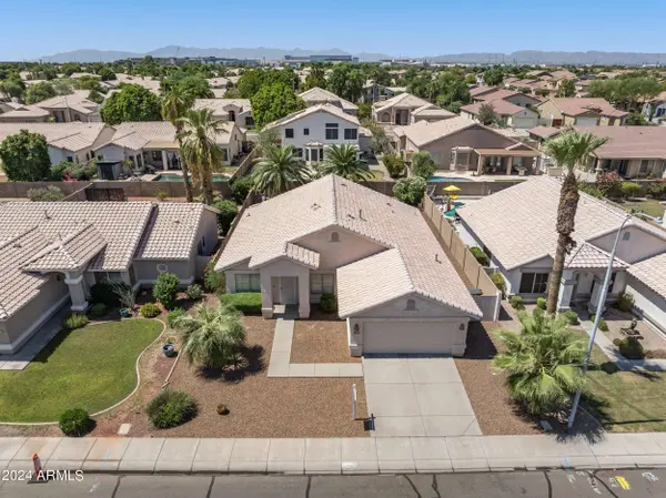 2390 S WALNUT Drive, Chandler, AZ 85286