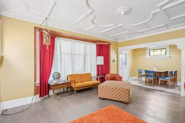 2010 N 55th St, Milwaukee, WI 53208