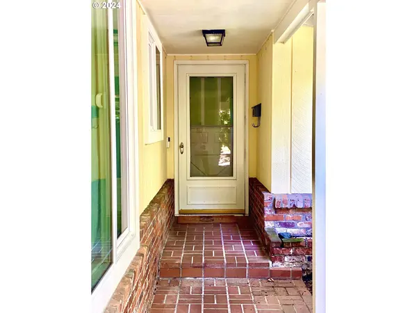 2662 DONNER PL, Eugene, OR 97401