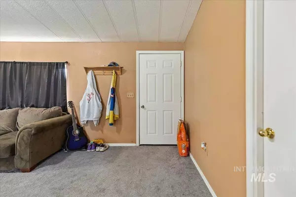 1750 Fairview Ave, Fruitland, ID 83619