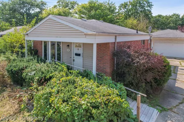 253 REDWOOD Drive, Troy, MI 48083