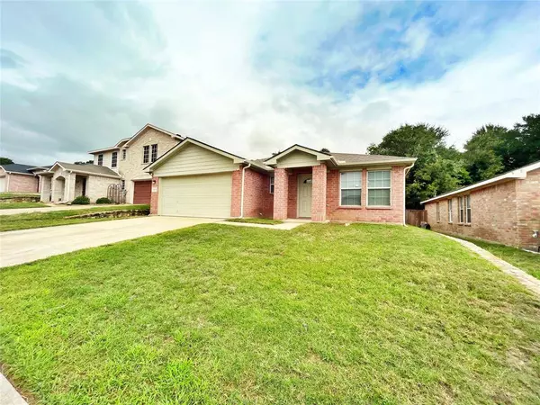 8013 Sartain Drive, Fort Worth, TX 76120