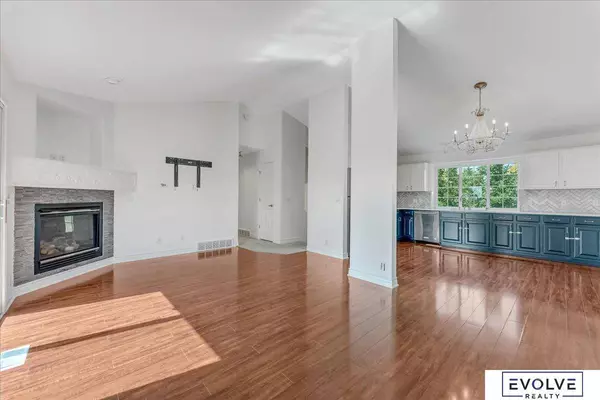 7571 Bondesson Street, Omaha, NE 68122