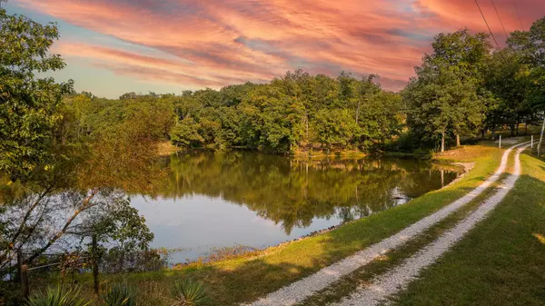 9942 Schrand LN, Williamsburg, MO 63388