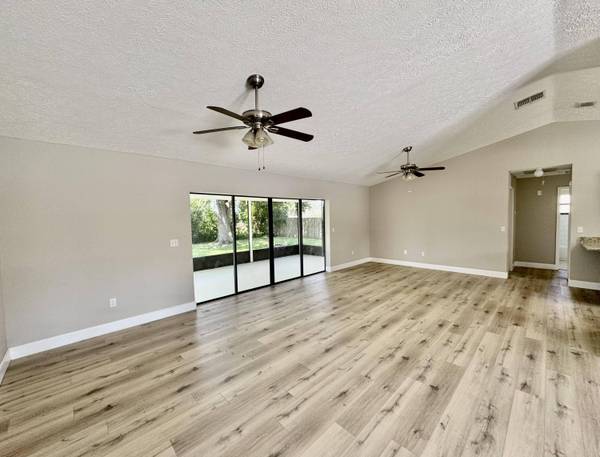 1610 SW Hampshire LN, Port Saint Lucie, FL 34953