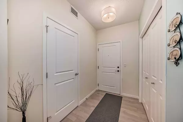 30 Mahogany Mews SE #104, Calgary, AB T3M 3H4