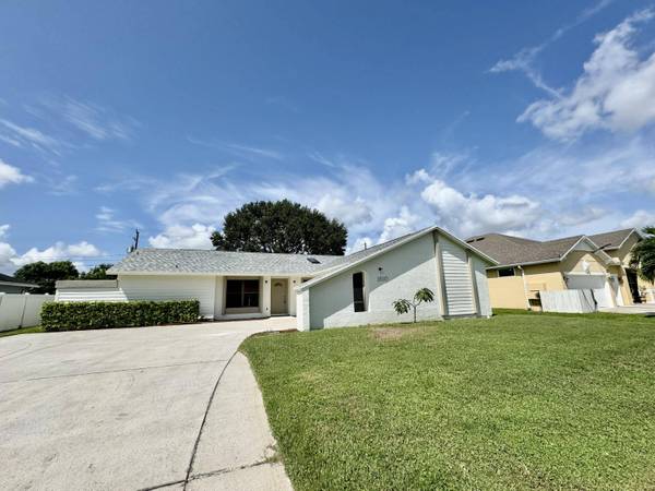 1610 SW Hampshire LN, Port Saint Lucie, FL 34953