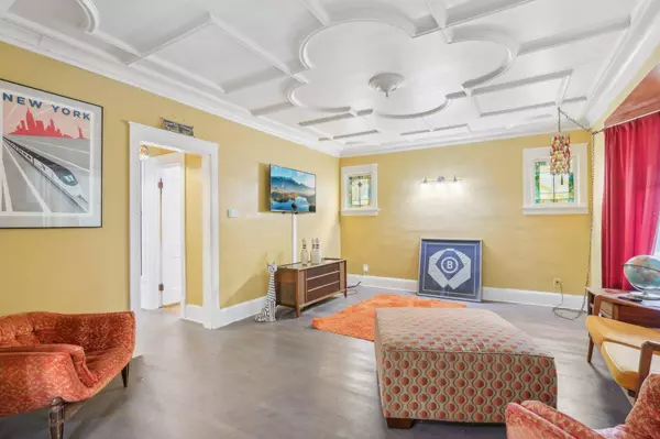 2010 N 55th St, Milwaukee, WI 53208