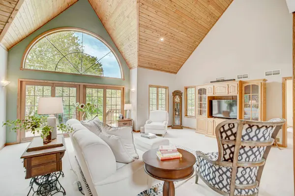 455 Old E E, Saint Joseph Twp, WI 54016