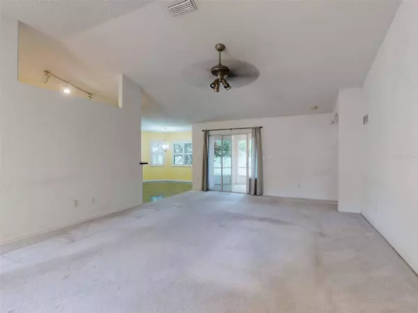 83 SPINNAKER CIR, South Daytona, FL 32119